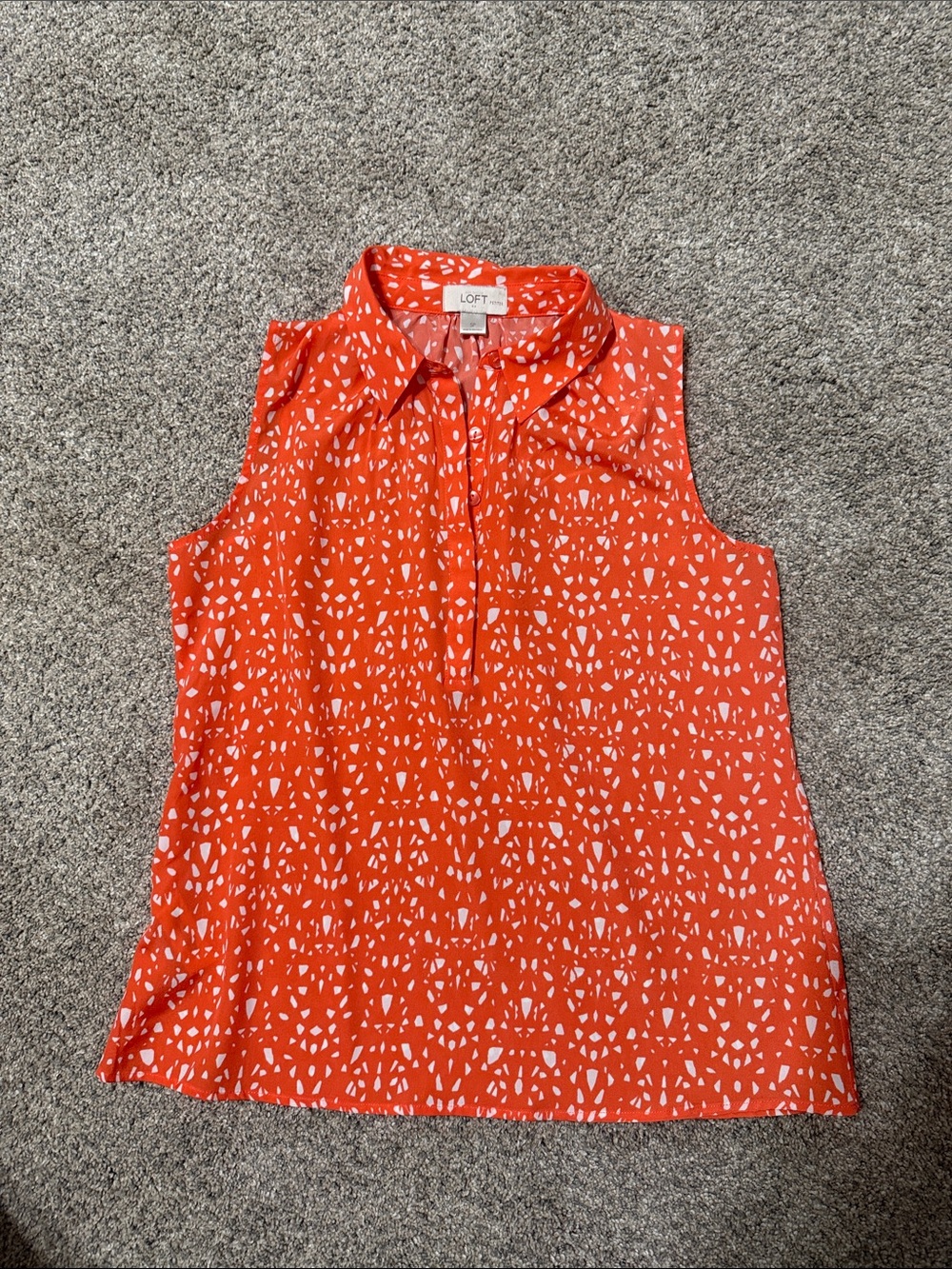LOFT Sleeveless Collared Shell with White Geometric Print